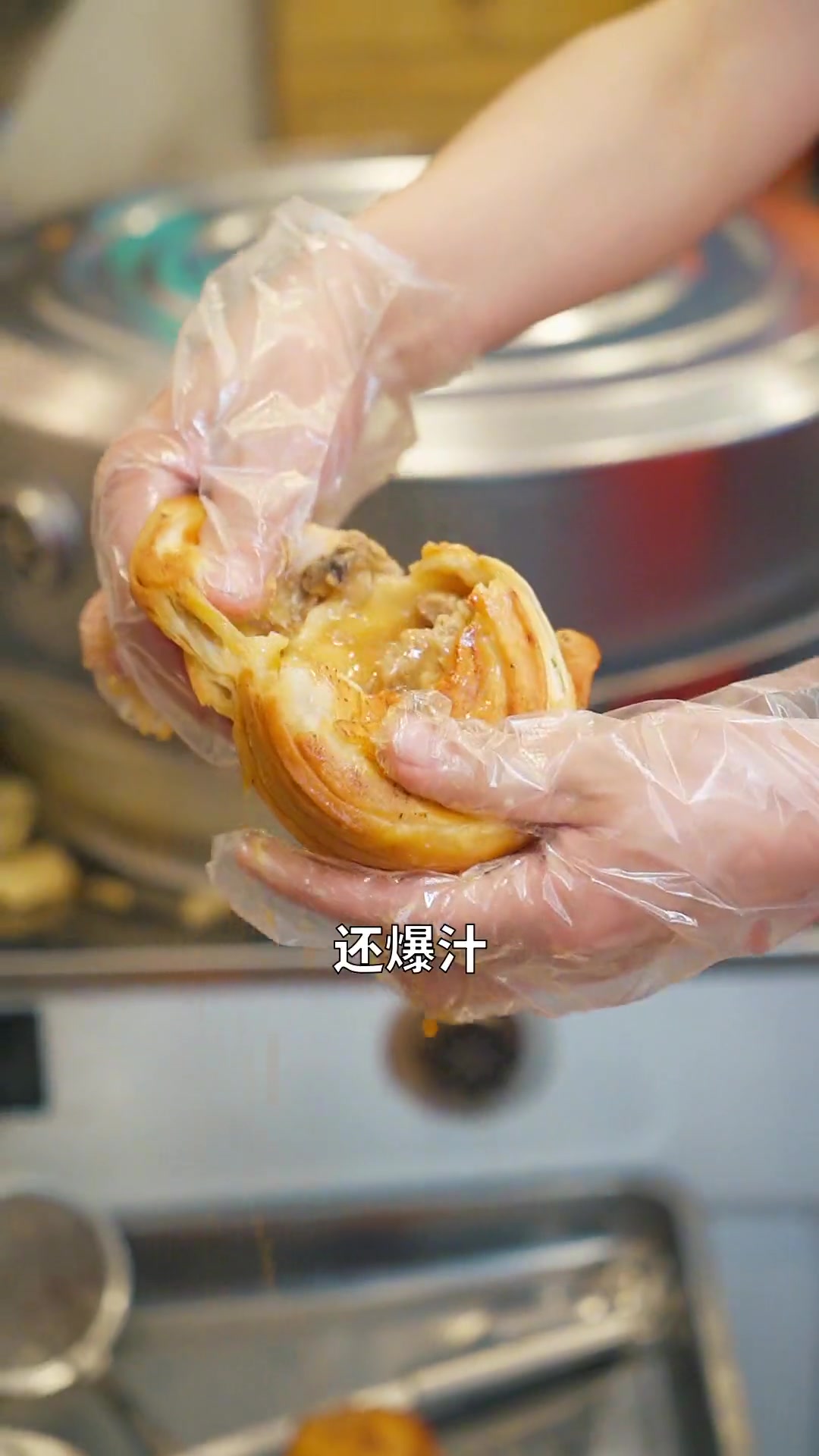 谁能想到锅盔里能放海参鲍鱼虾仁，这里能实现