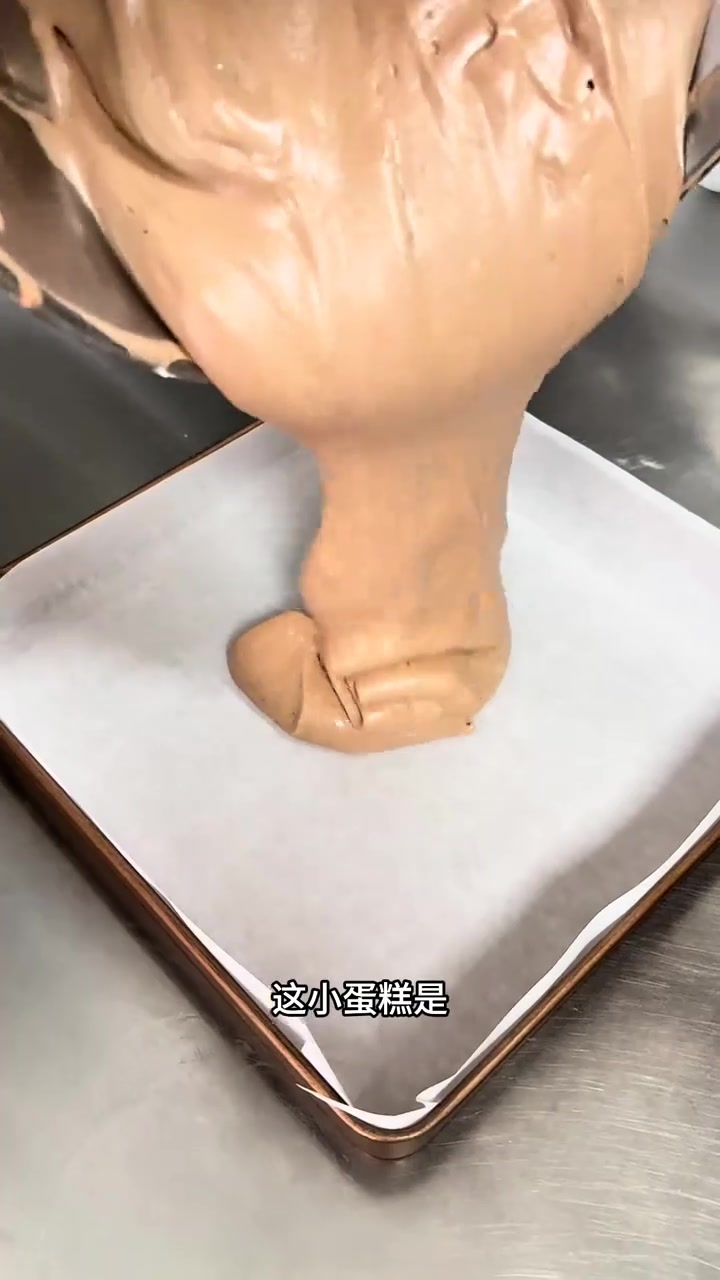 在家做个脆皮巧克力芝士蛋糕，开开胃，气质女人下午茶最佳的搭配！