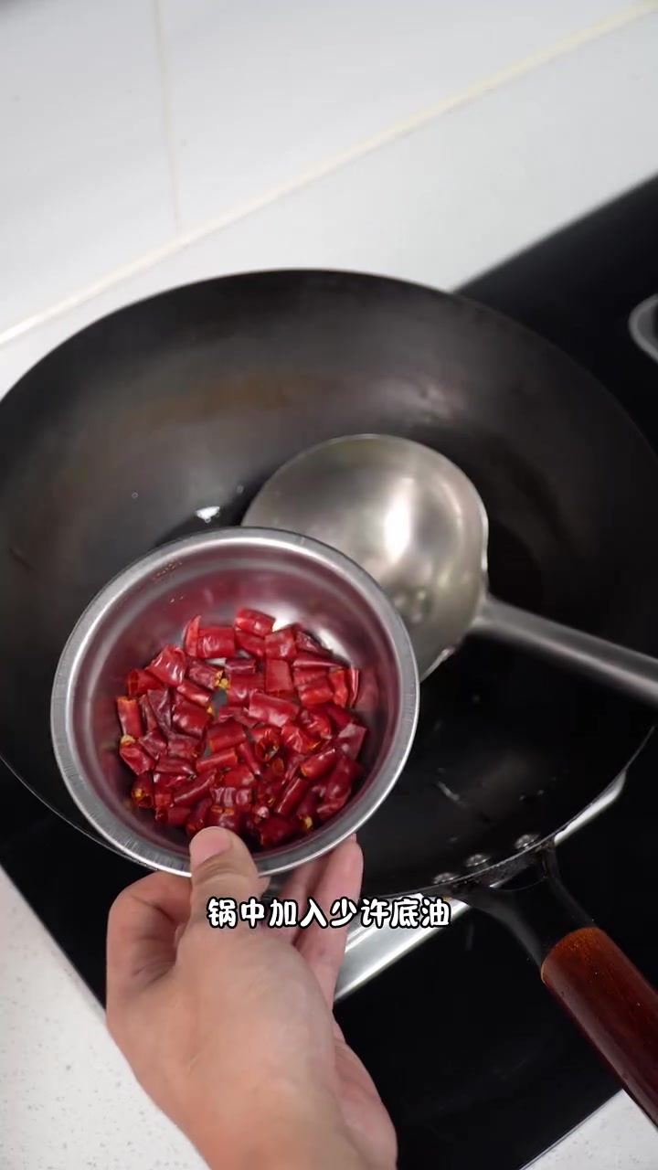 这样做辣炒龙虾尾,轻松脱壳,肉质紧实超好吃!