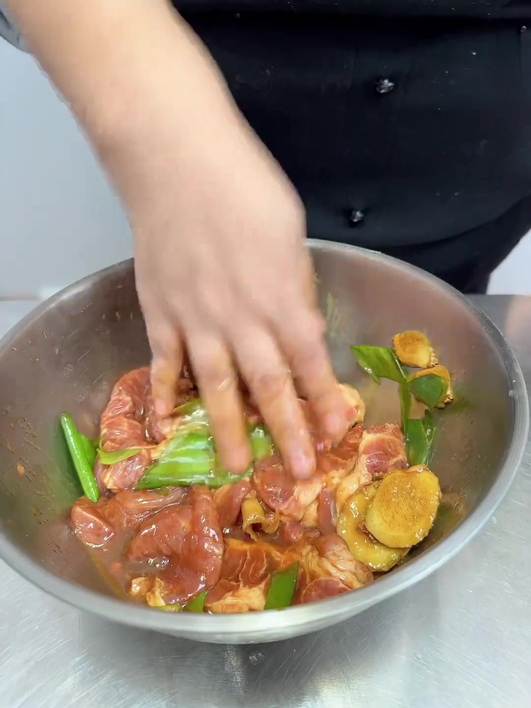 梅花肉排怎么腌制能更嫩更香?快来看看