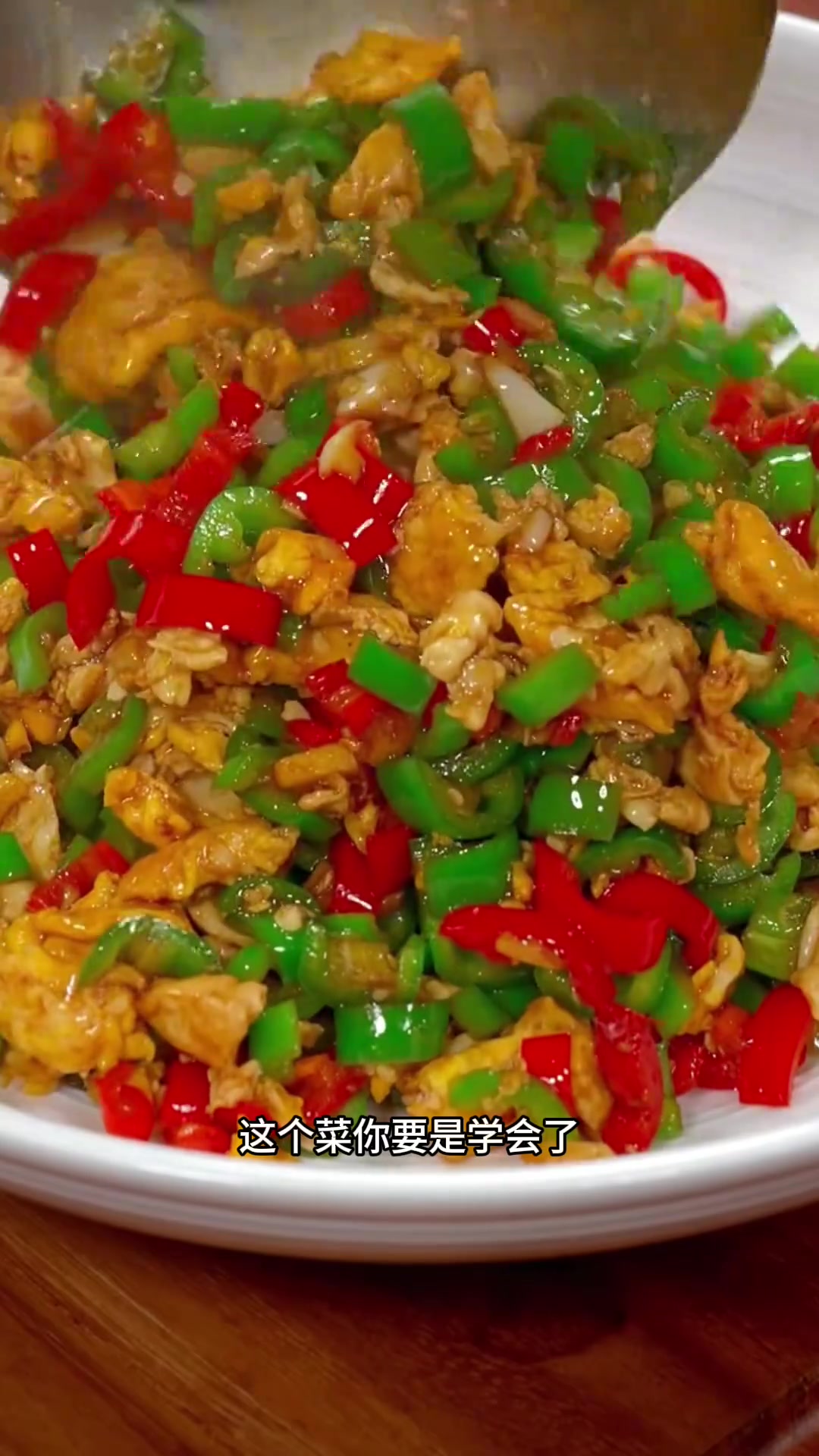 不知吃什么？试试青椒炒鸡蛋，简单好吃还下饭