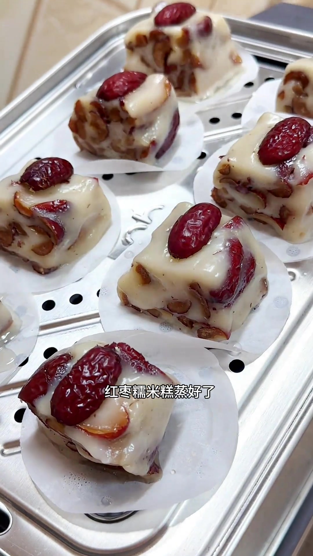 今日给三个女孩做红枣糯米糕，软糯香甜零失败！