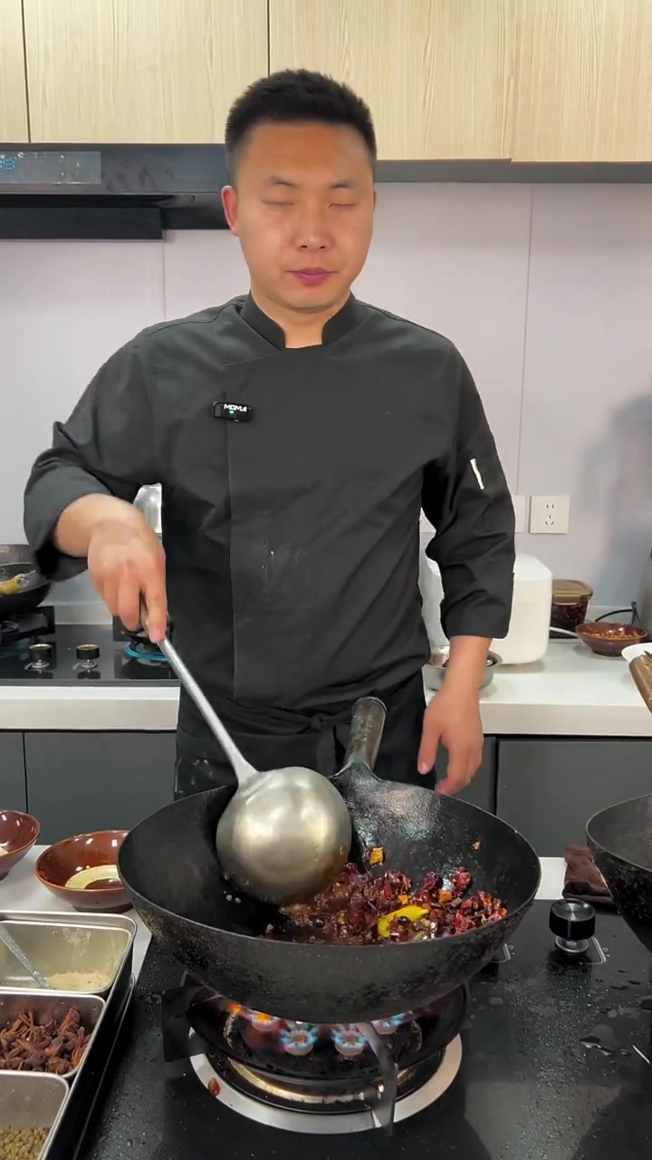 香辣蟹家庭做法，麻辣鲜香超入味