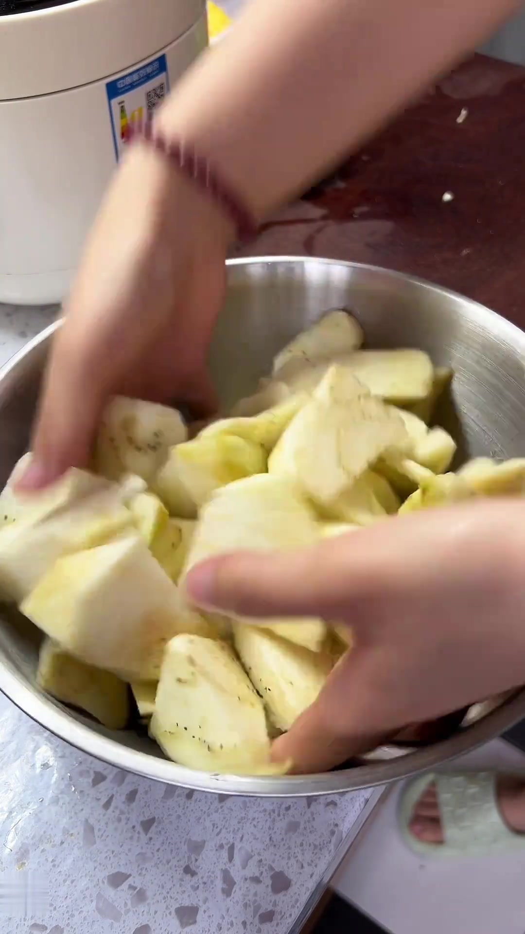 山药玉米排骨汤超好喝，常做，配下饭餐超美！