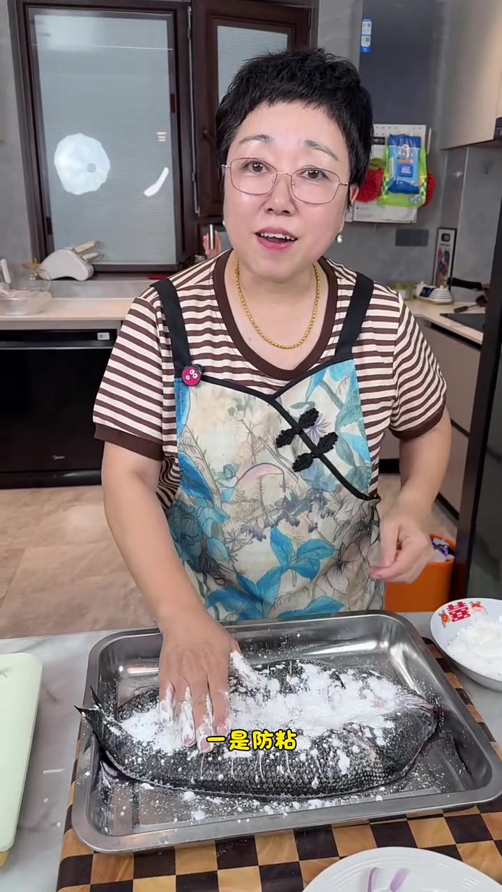 在家就能做出比饭店还好吃的香辣脆皮烤鱼，不用烤 不用炸 做法还超级简单