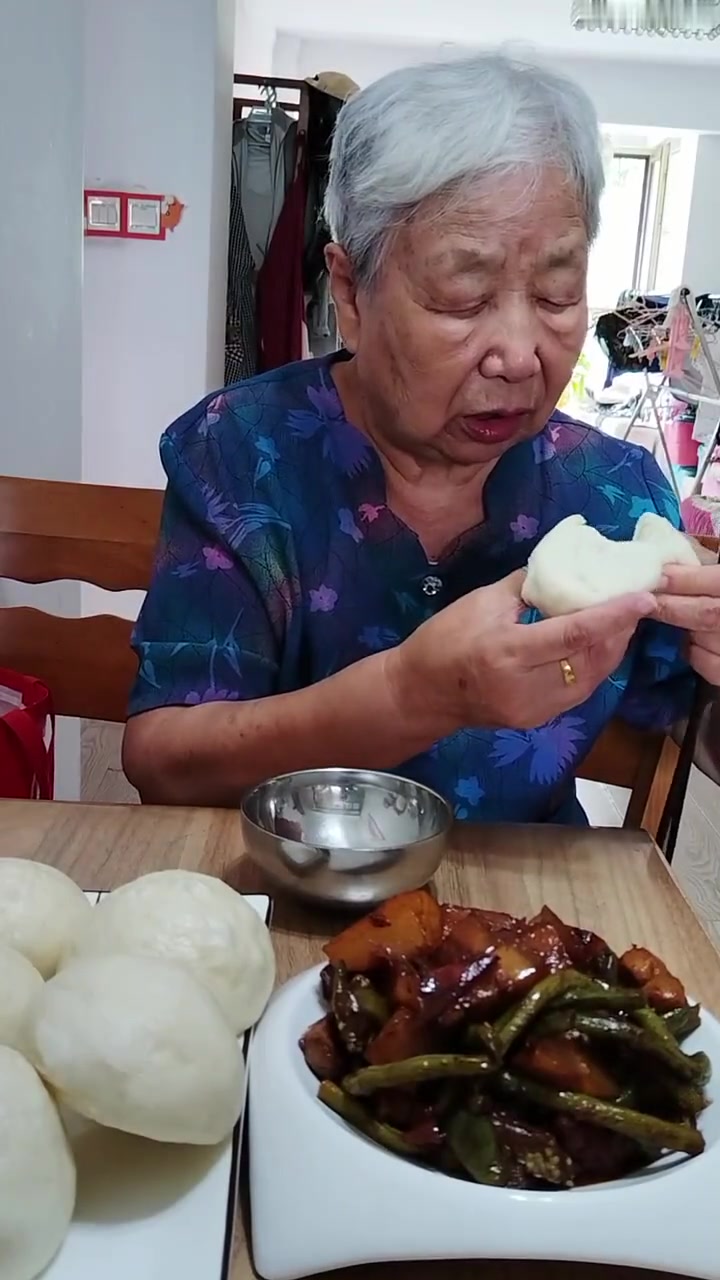 东北乱炖红烧肉馒头面条啥都有快来看看