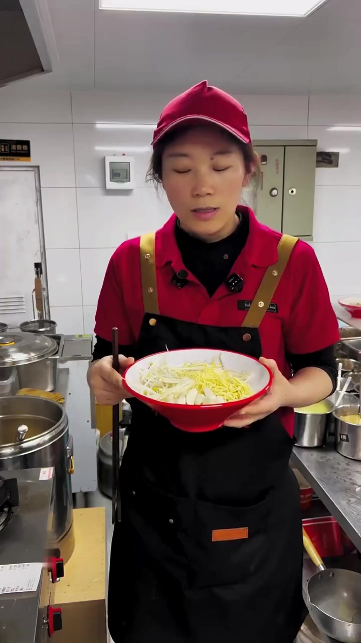 店里砂锅米线做法大公开好吃到嗦手指