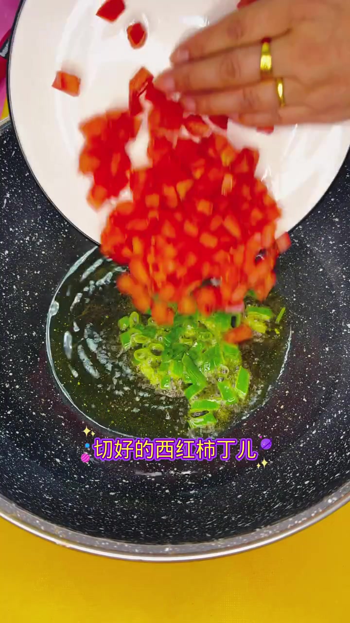 双手不沾面的疙瘩汤做法,五分钟搞定营养早餐