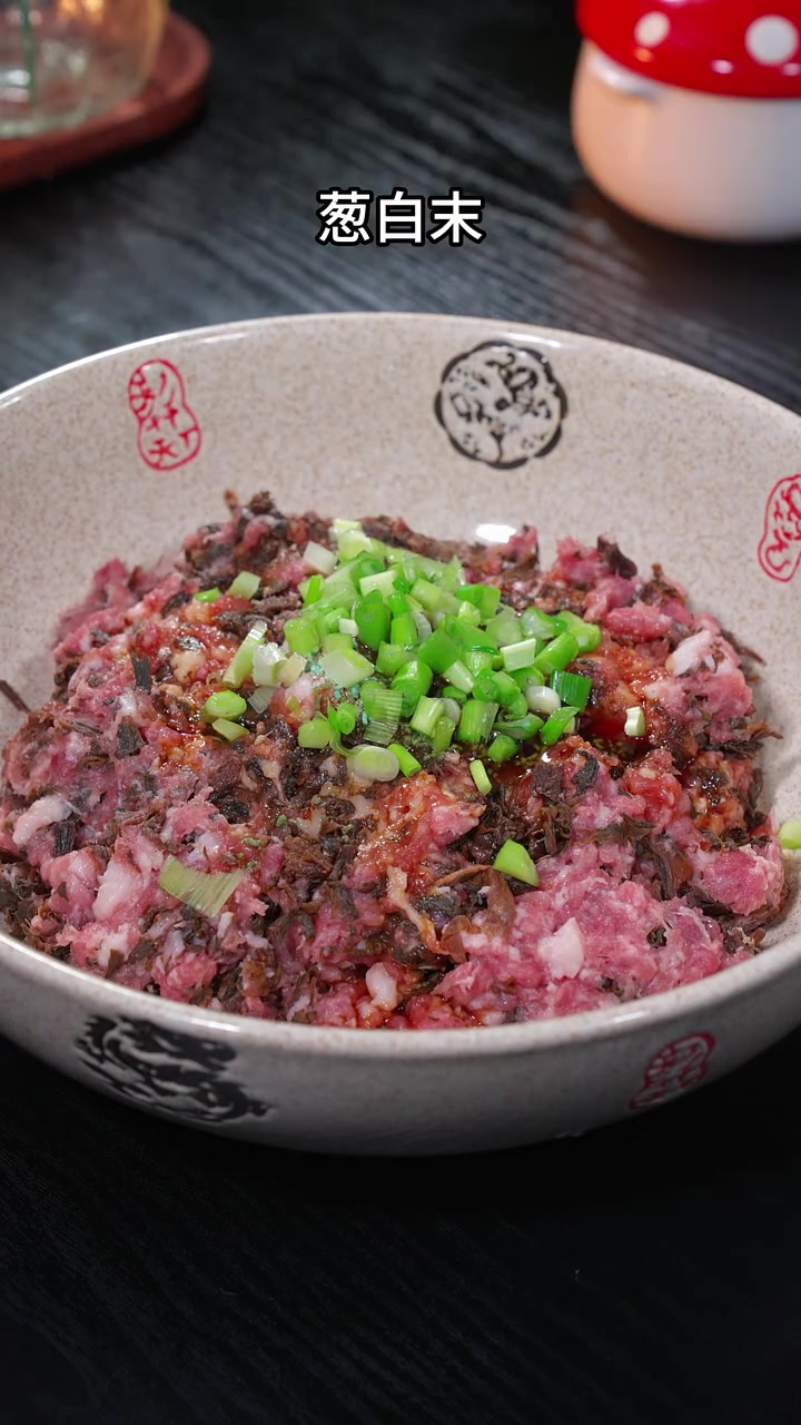 温州家喻户晓的下饭菜梅菜肉丸，大人小孩都爱吃