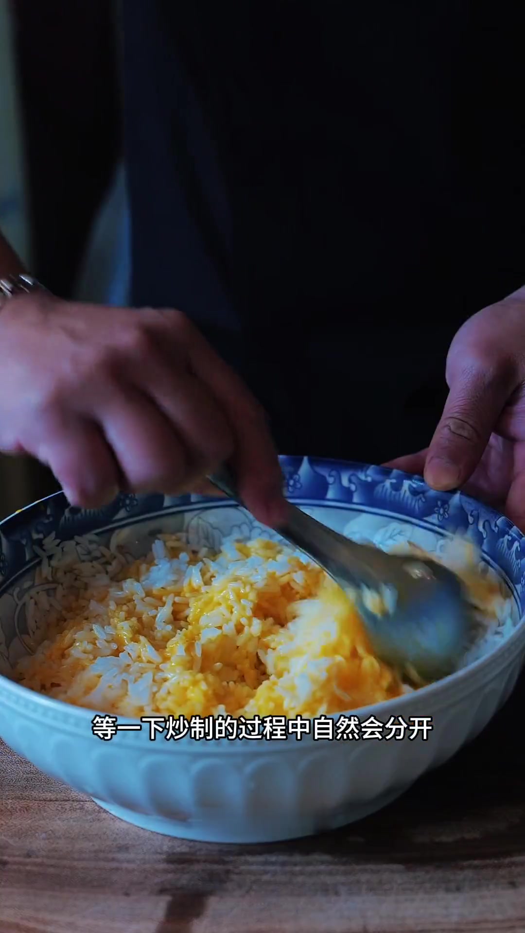 黄金蛋炒饭：只加鸡蛋葱花，至简又诱人