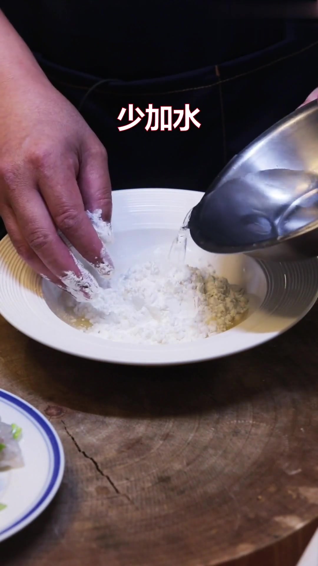 传统名菜宫保虾球：Q弹虾肉与万能宫保汁