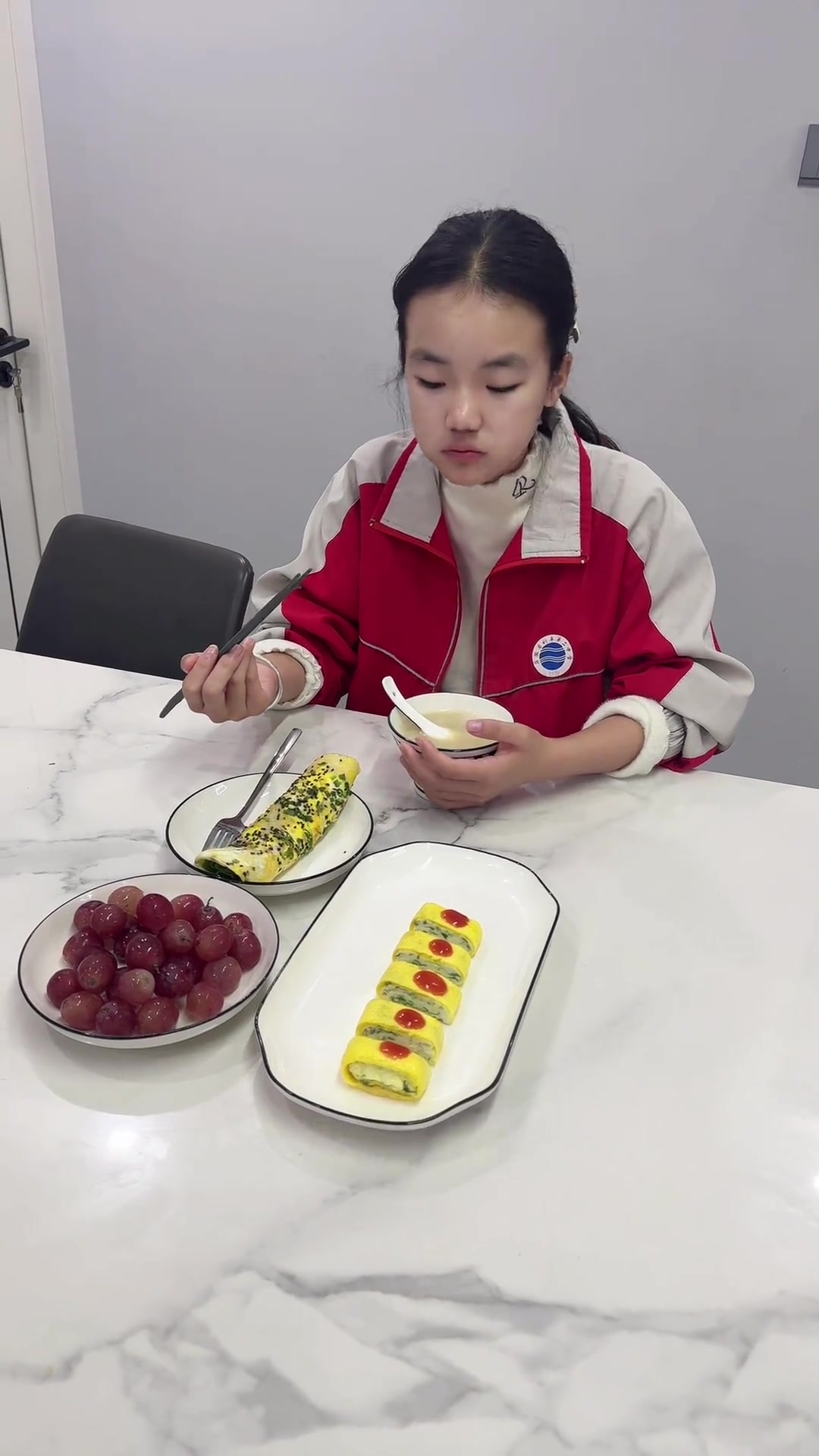 小手机美食分享鸡排饭煎饼味道超赞