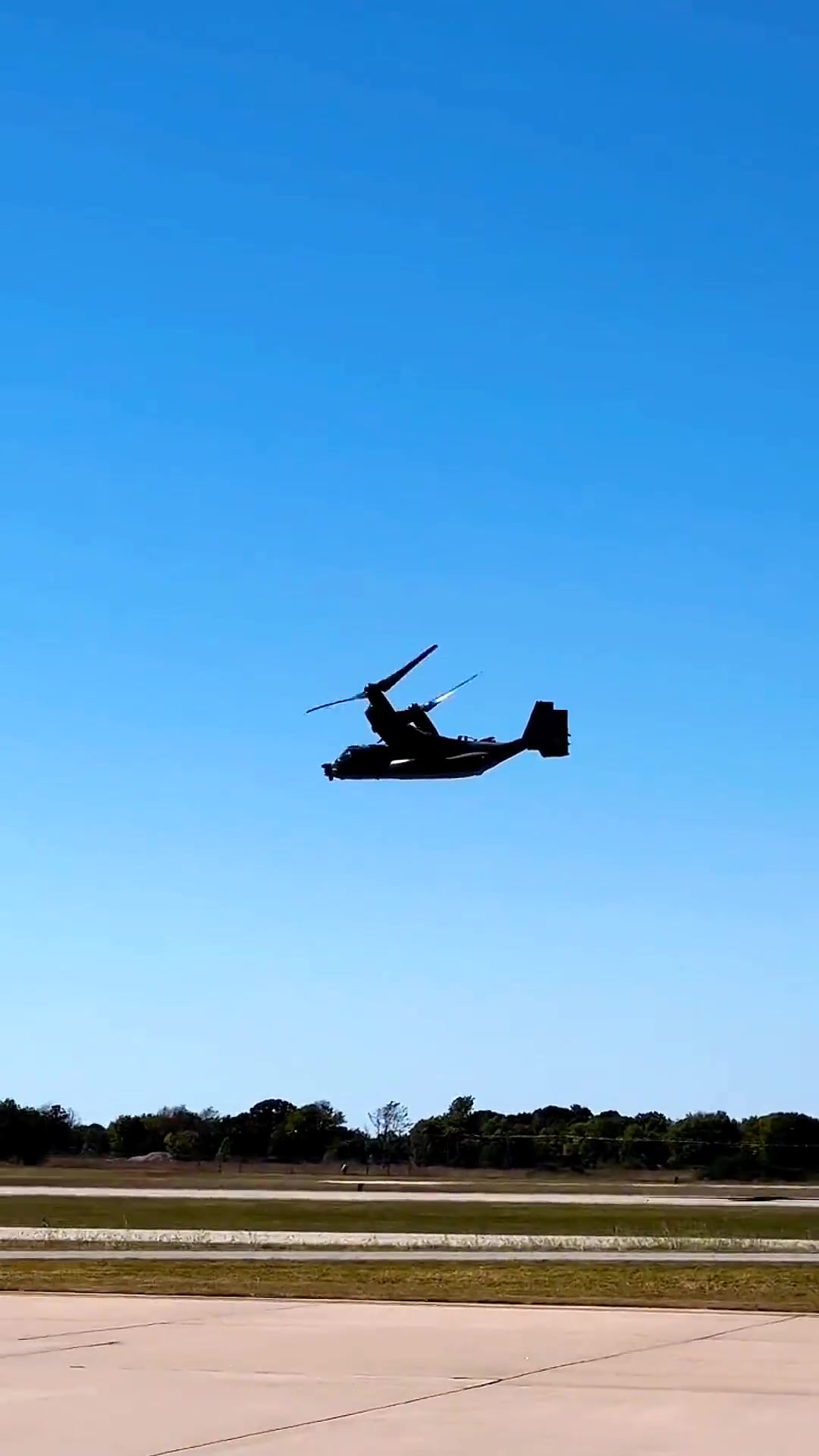 V-22“鱼鹰”倾转旋翼机:速度快、航程远,美称“变形金刚”