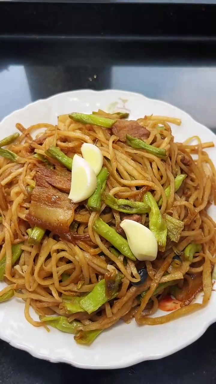 家常炒饼巨好吃的做法，老妈做的家常炒饼和饭店里一个味儿，做法还特别简单