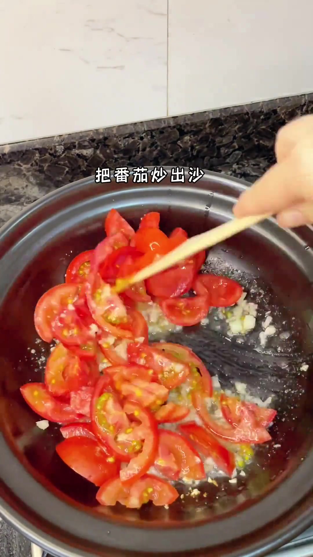番茄金针菇牛肉煲,牛肉爽滑,汤汁下饭