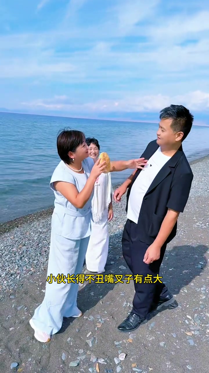 来赛里木湖怎么能少了俺河南的烧饼