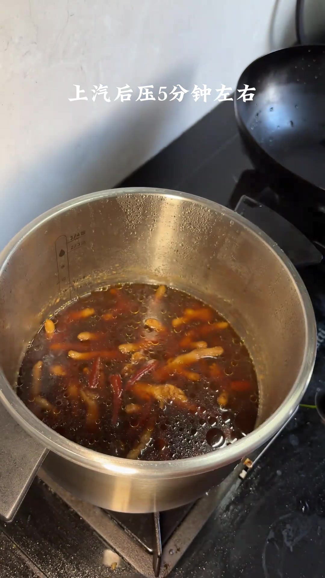 我就说，江西孩子都拒绝不了这锅香辣鸡爪