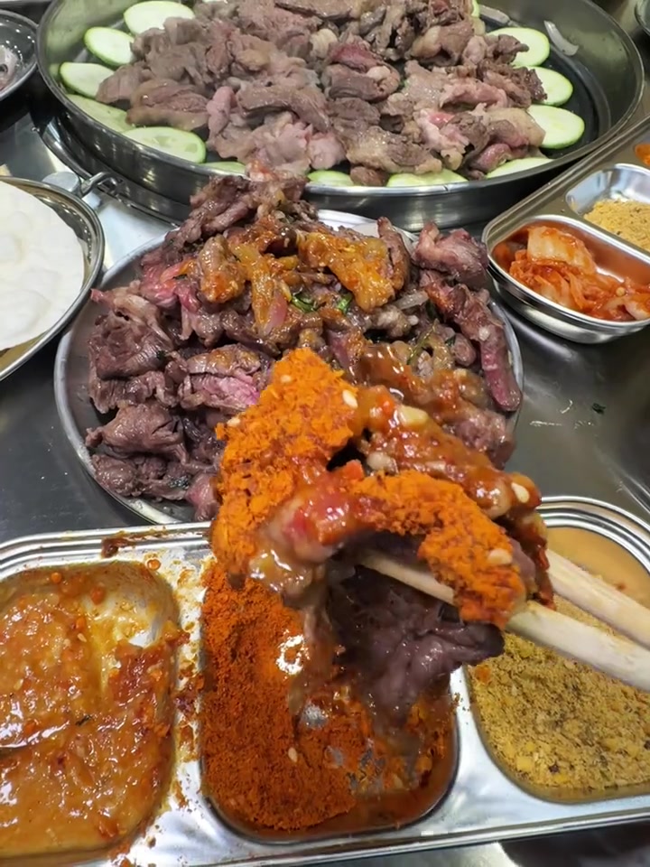 桂林有齐齐哈尔鲜切烤肉!特色酱汁多种肉,苹果烤肉解腻