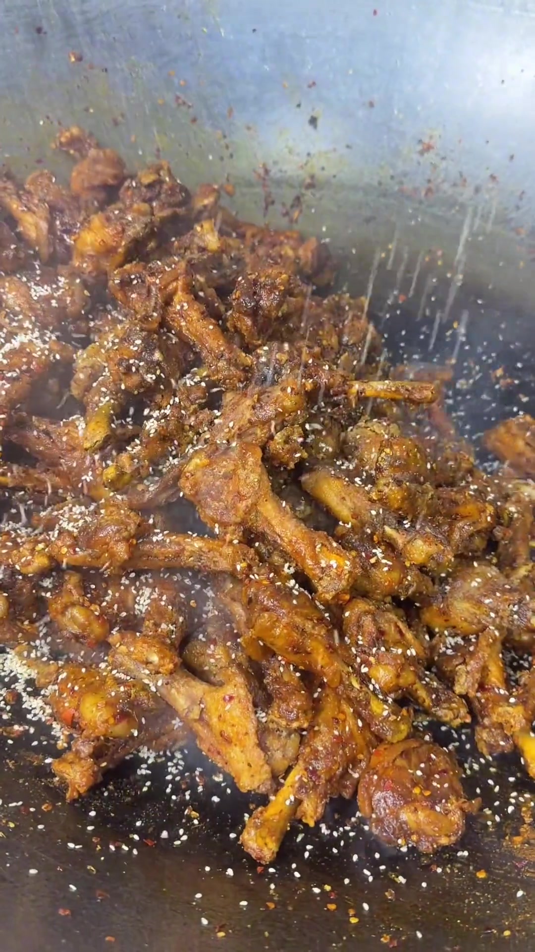 今日分享椒盐鸭翅根神仙做法,香到爆!
