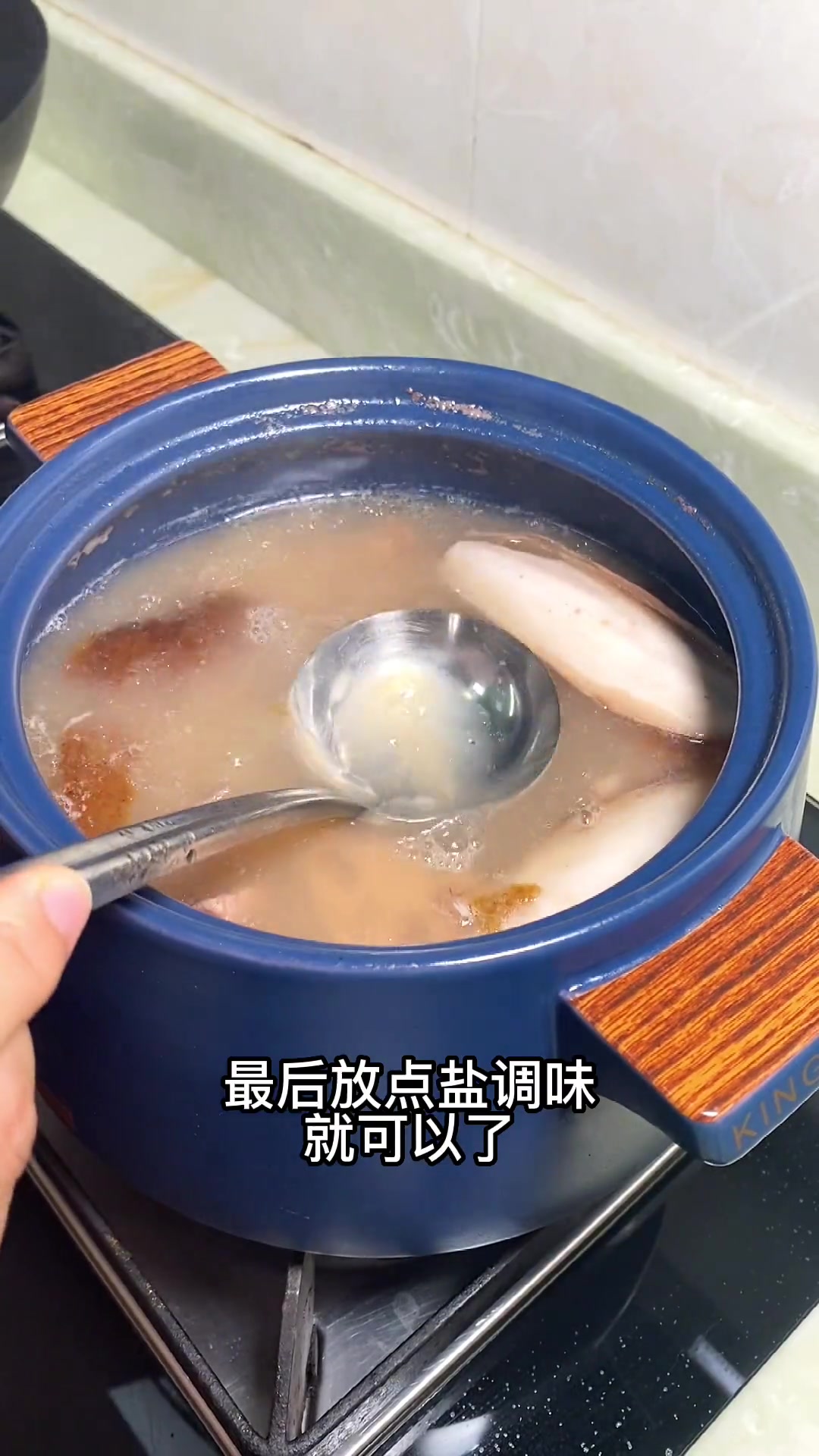 墨鱼干煲莲藕汤适合妇女孩子,秋季可常喝