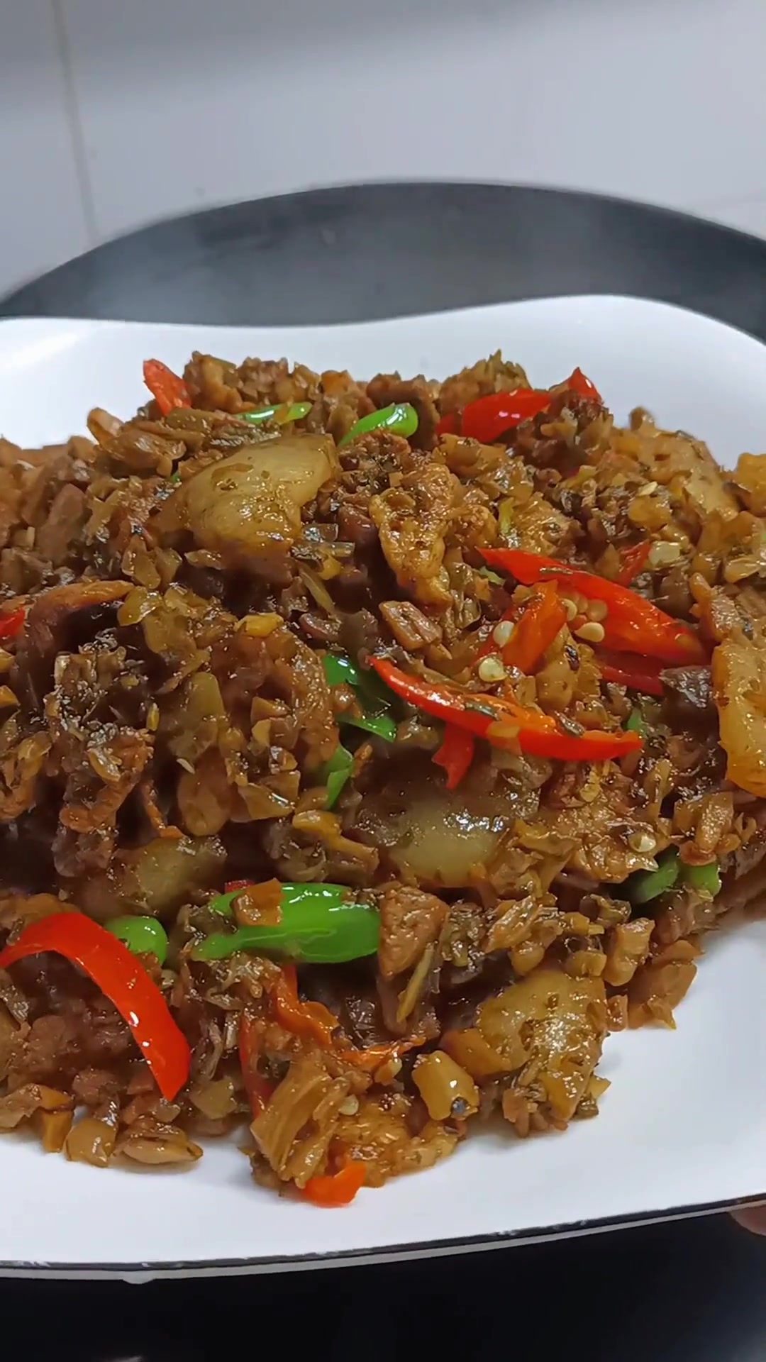 自家做的干咸菜用来炒肉，老公说太香太爽了