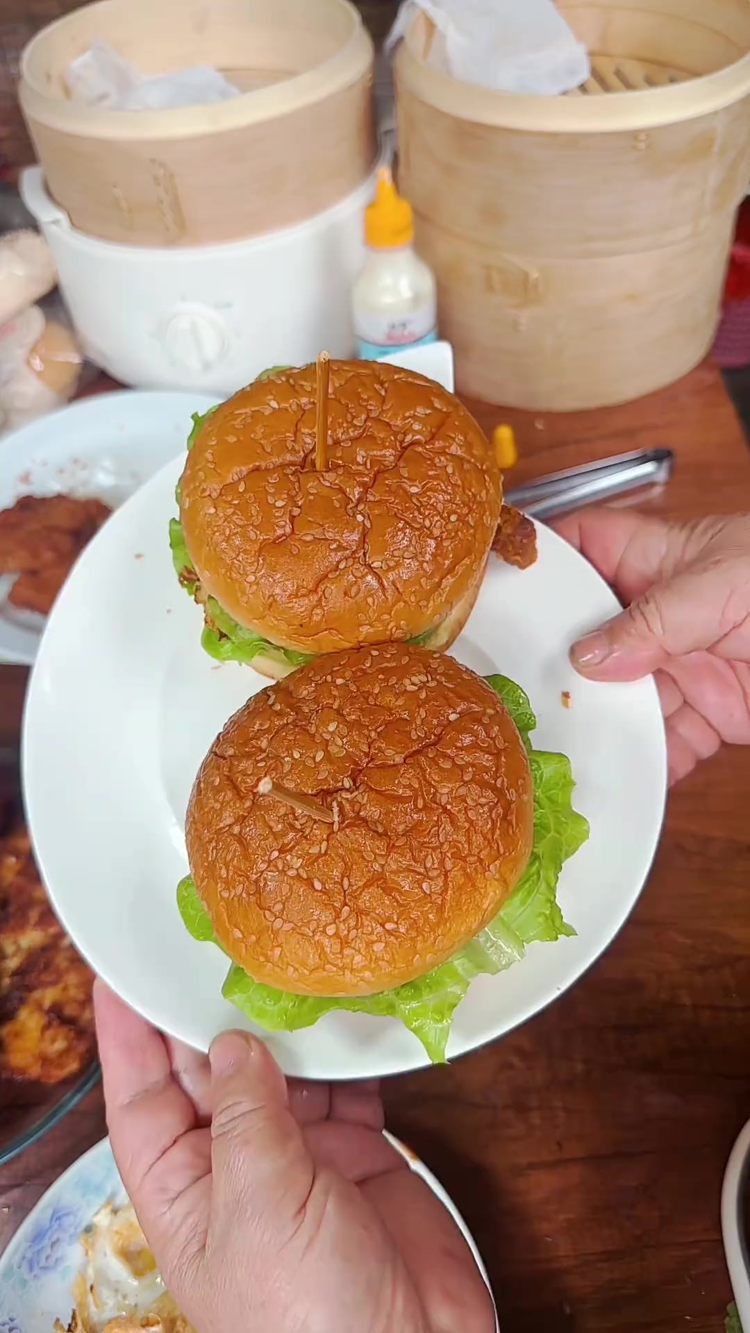 带些汉堡胚回家，给孩子们做汉堡吃