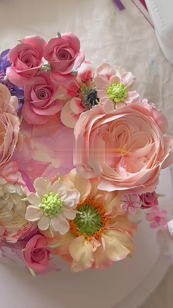 酒红色系裱花蛋糕,繁花似锦般动人