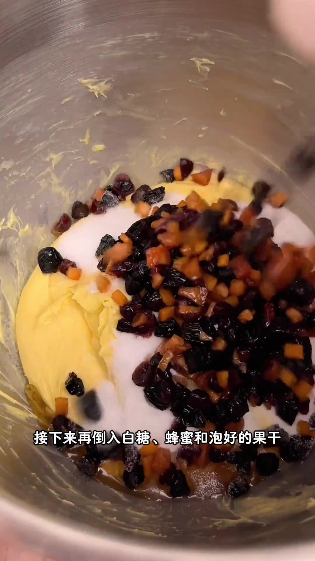 无需水酵母！在家做完美潘娜托尼面包教程