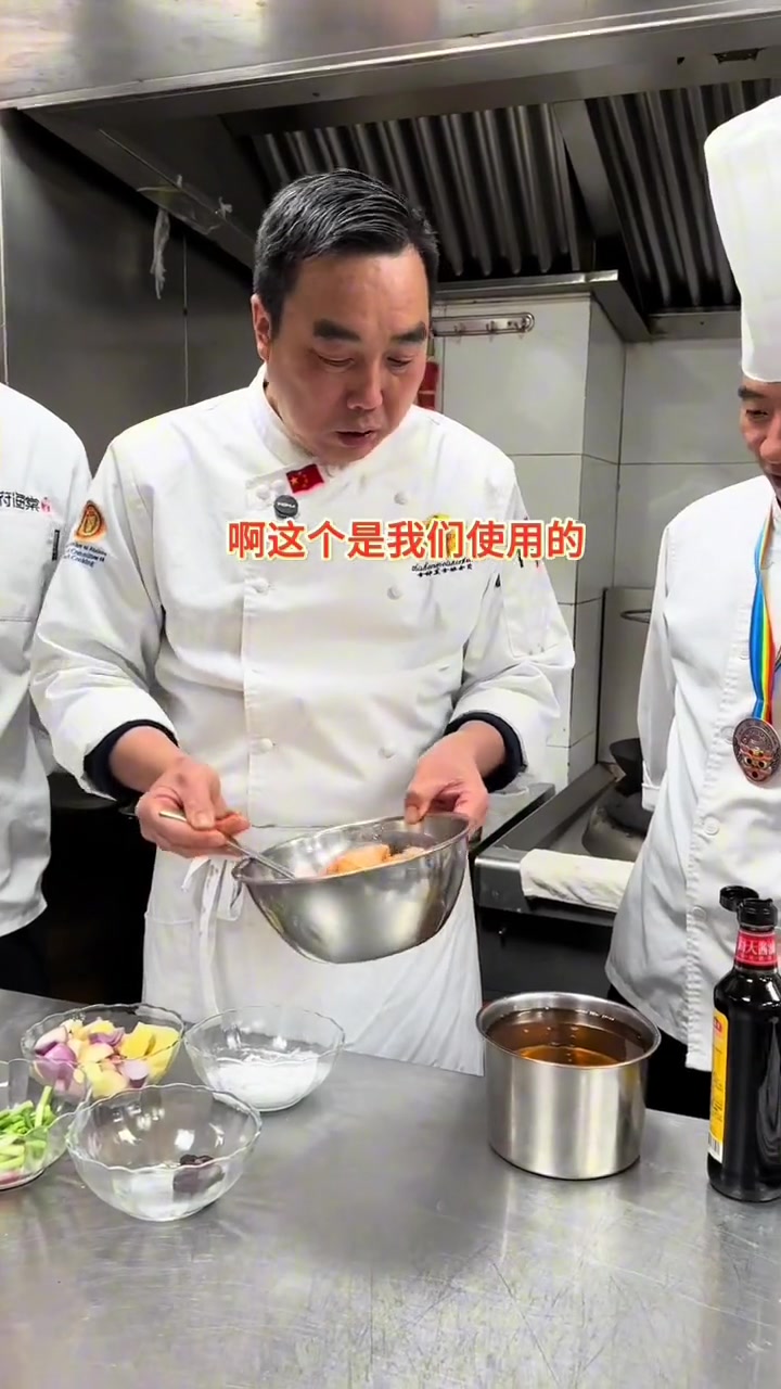 春天菜品:黑松露煎炒清远鸡198元/份