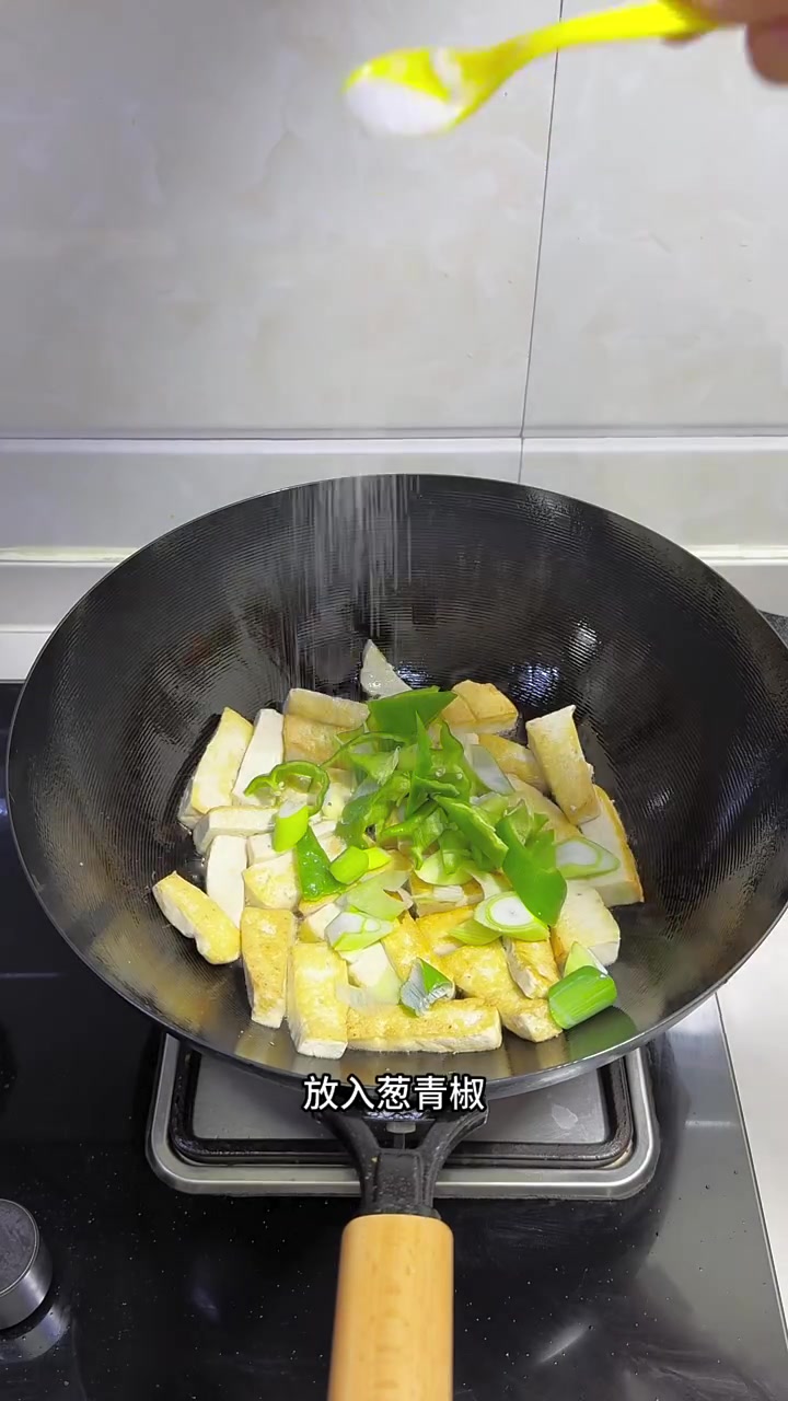 适合中小学生的晚餐：青椒炒豆腐等家常小菜