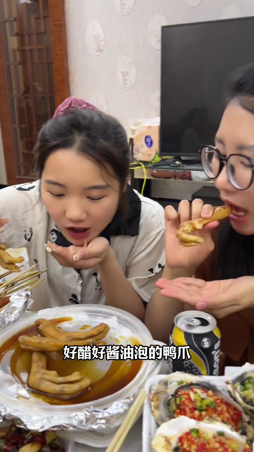 下班后开泡鸭爪整小烧烤，这也太香了吧