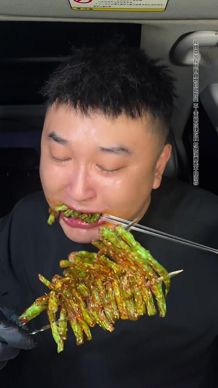 烧烤时间到啦 肉筋和筋皮烤得太香了真过瘾啊
