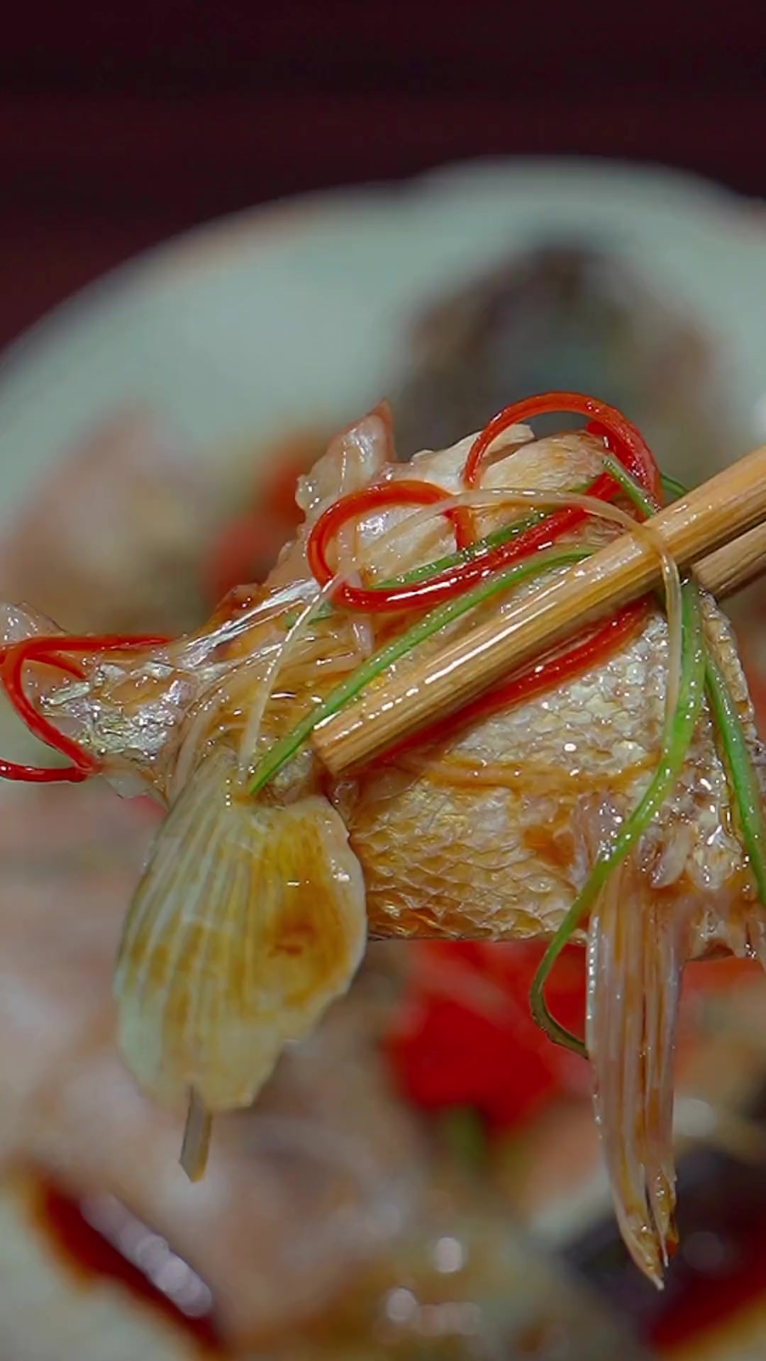 清蒸鲈鱼，肉质鲜嫩超香