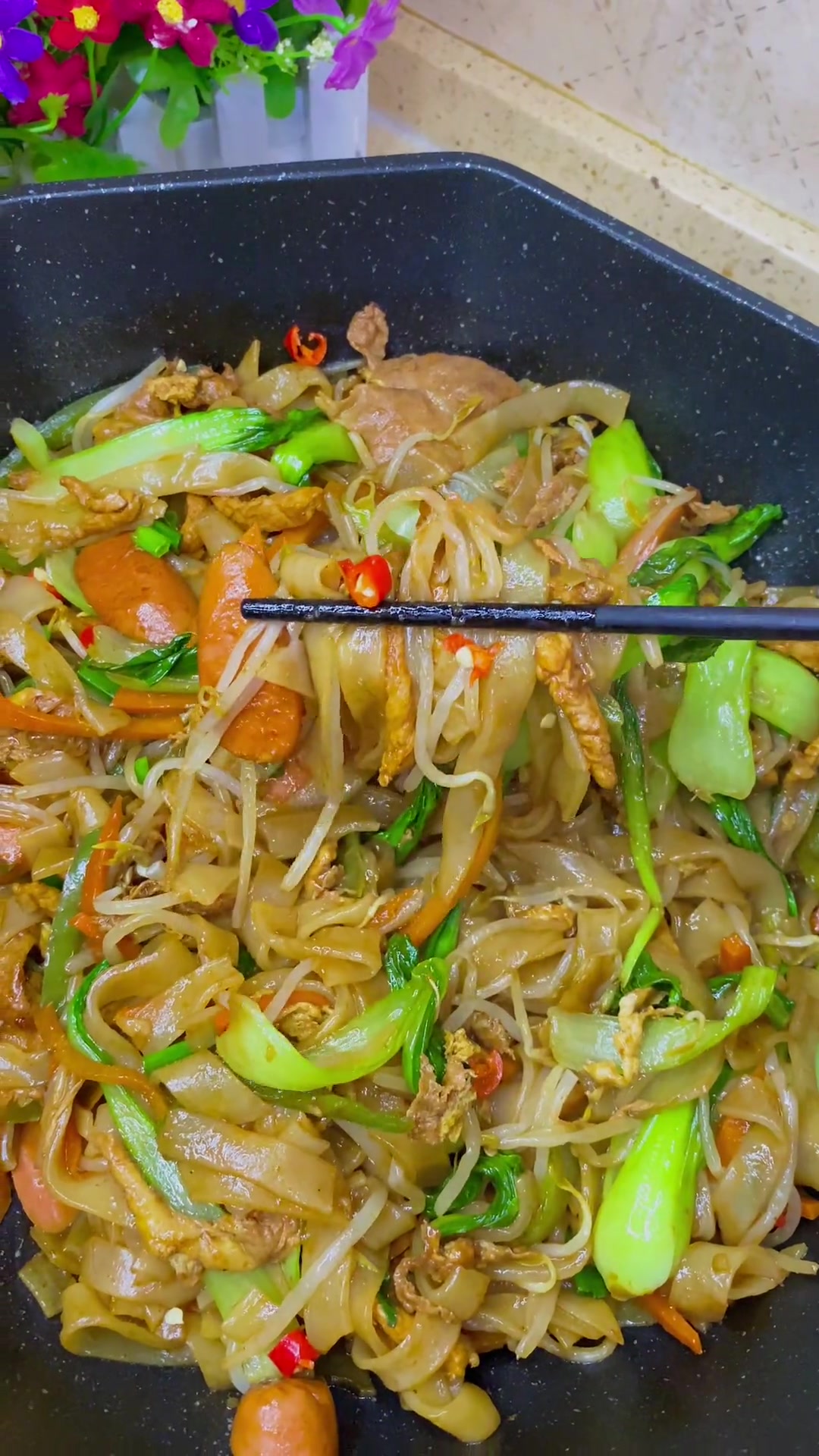 肉丝炒河粉,烟火人间