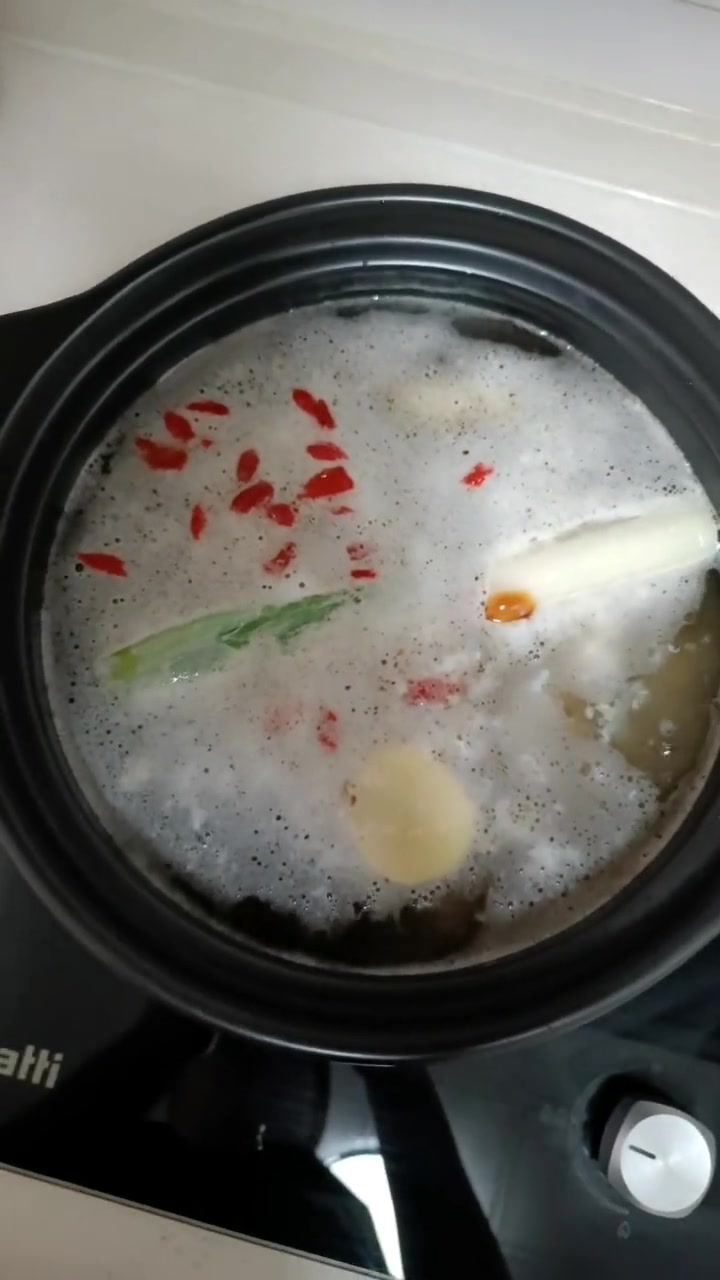 今天是鲫鱼汤，汤鲜味美