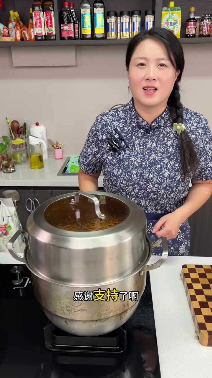 方便面用水泡一泡，在上锅蒸一蒸，解锁炒方便面最好吃的新吃法，简单又Q弹