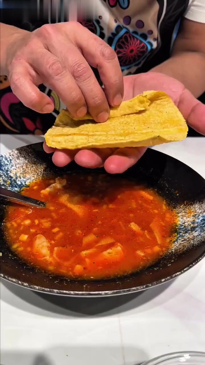 墨西哥魔法牛肚汤,一口穿越坎昆夜市!
