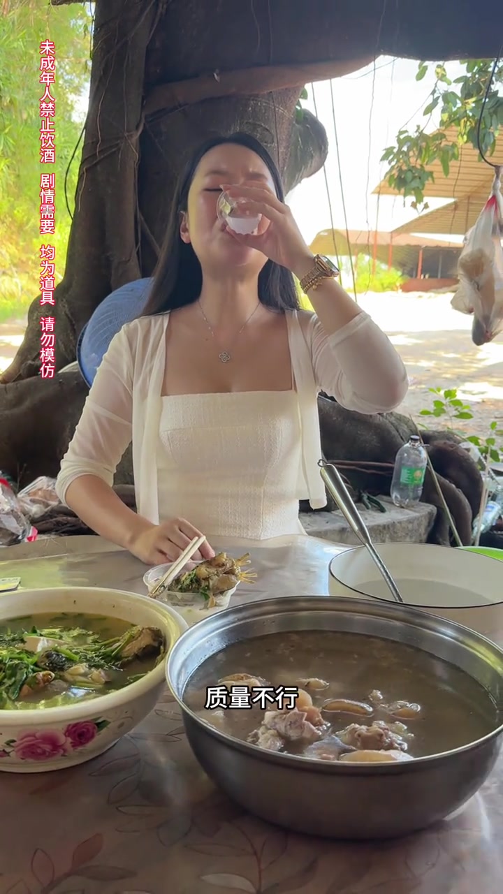 扭伤脚几天了，炖个猪尾汤，黄骨鱼豆腐汤补补，开整