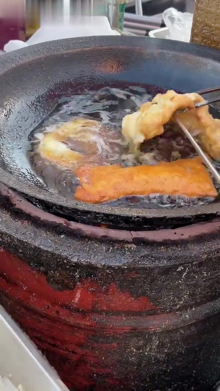 很多人没喝过也没吃过鸡蛋布袋和白胡辣汤!