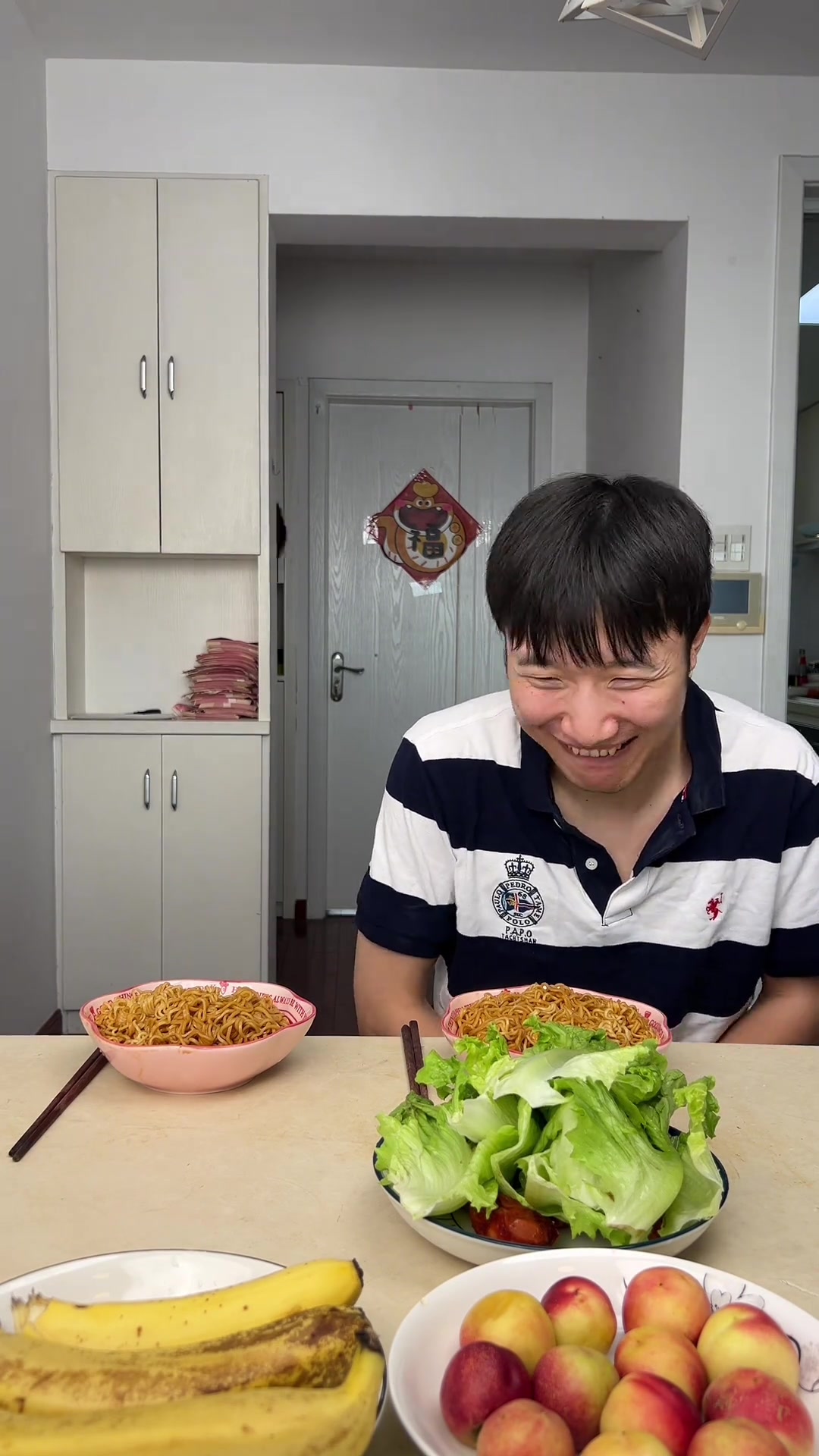 藏大鸡腿引发的吃饭趣事，太逗了！