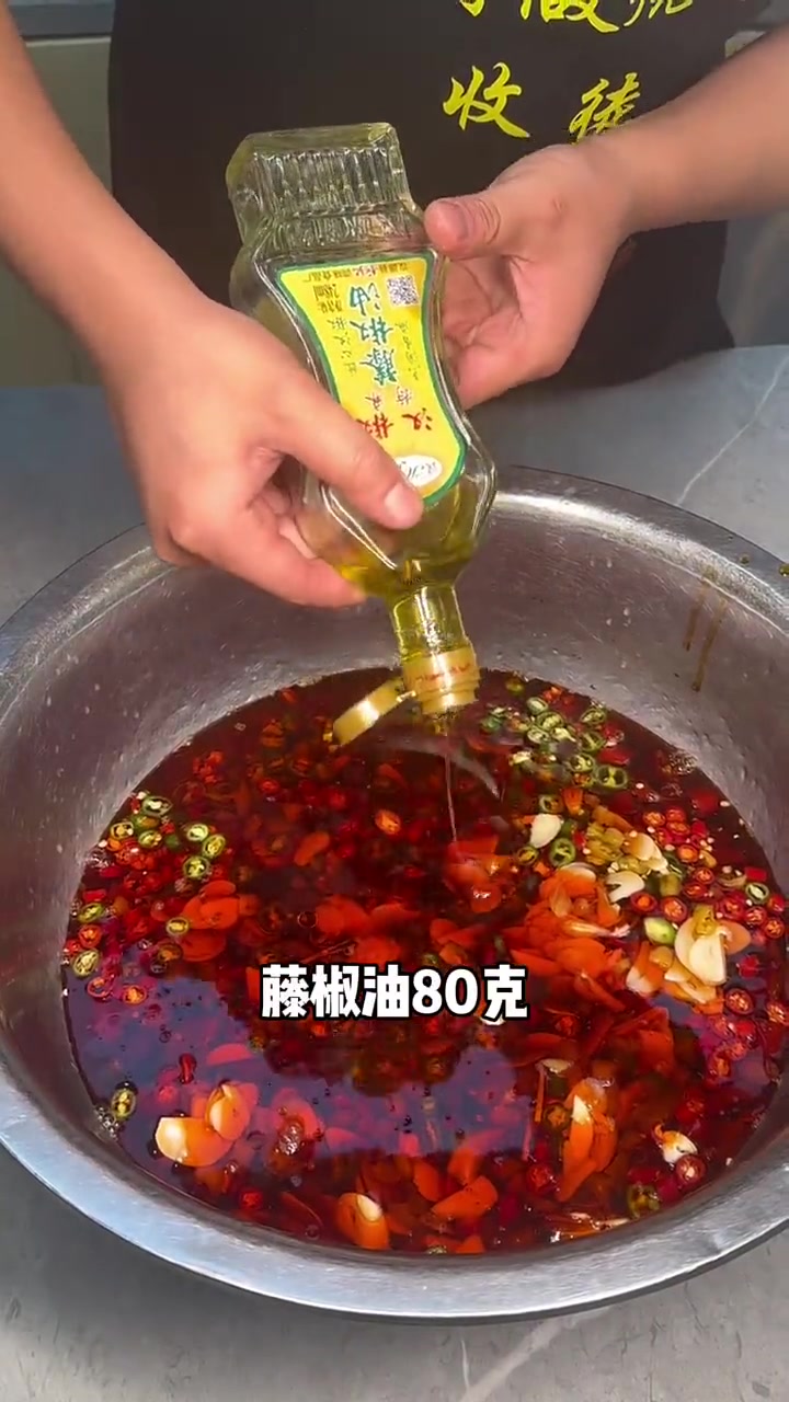 今天成哥分享咱家招牌酸辣柠檬无骨鸡爪配方