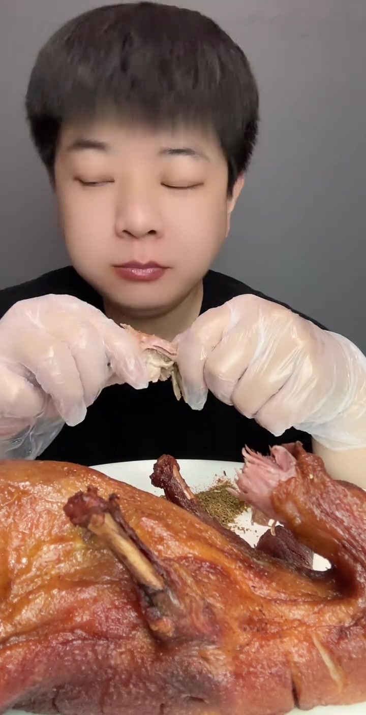 黄酥鸭蘸孜然辣椒皮超好吃不是炸鸡