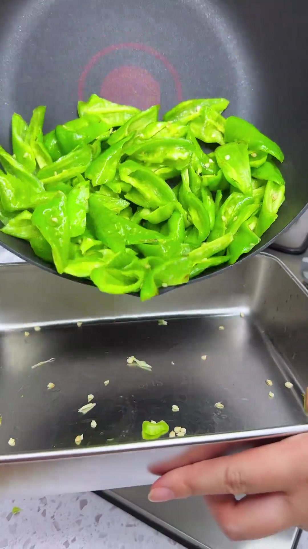 好吃又下饭的家常菜，非辣椒炒肉莫属