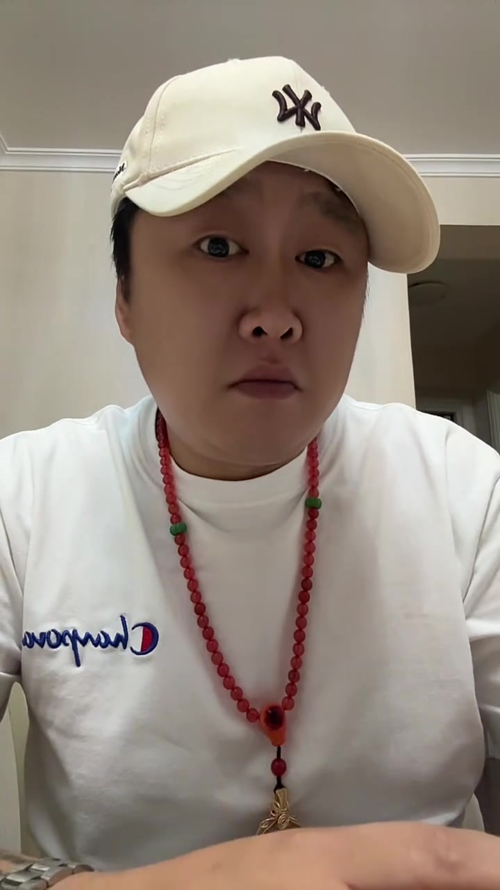 七夕:天上鹊桥会,人间是战场  都说七夕是牛郎织女跨过银河的团圆日,天上的浪漫能传千年,可