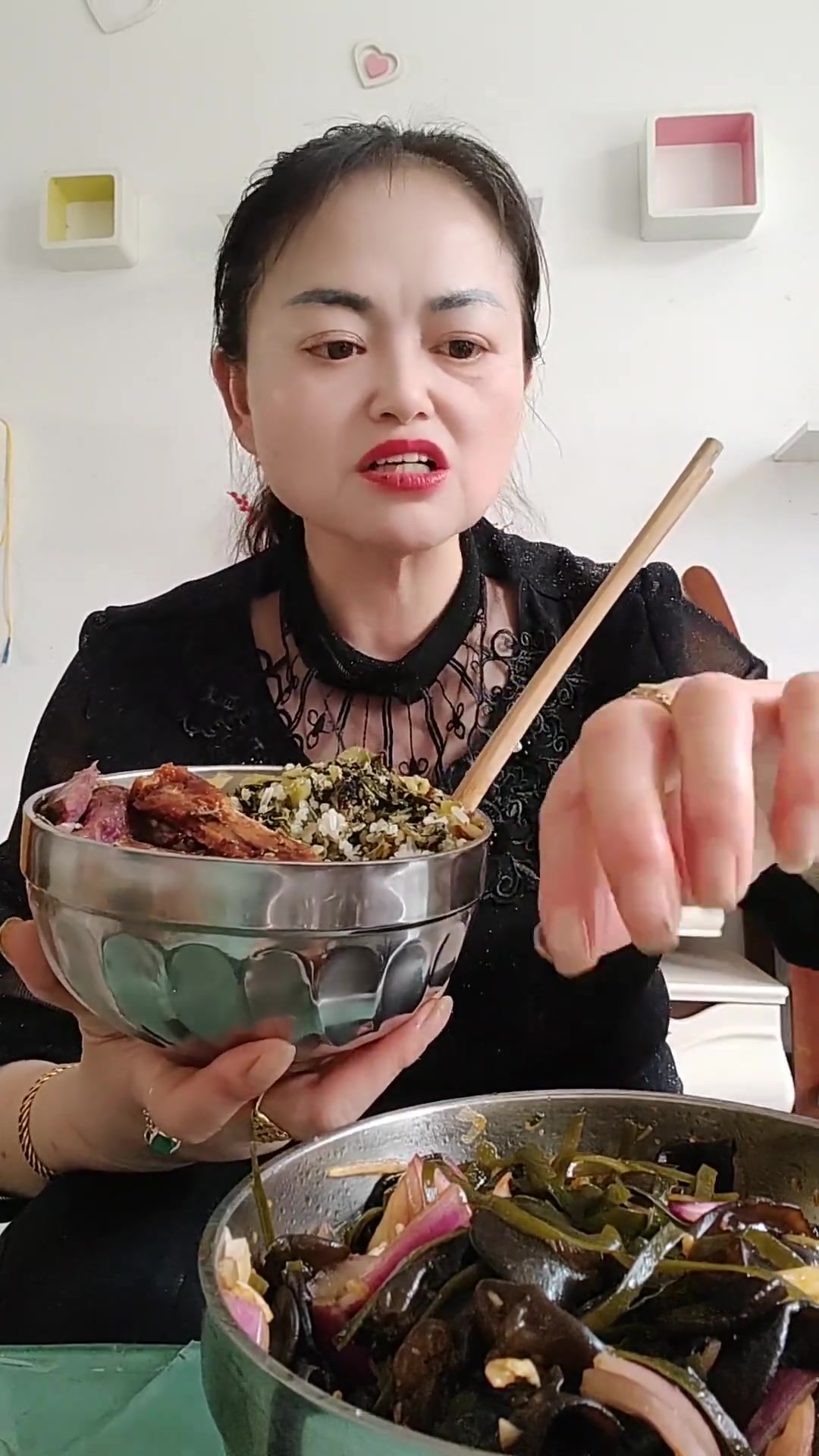 粉丝们中午好,分享吃午饭,记录真实生活!
