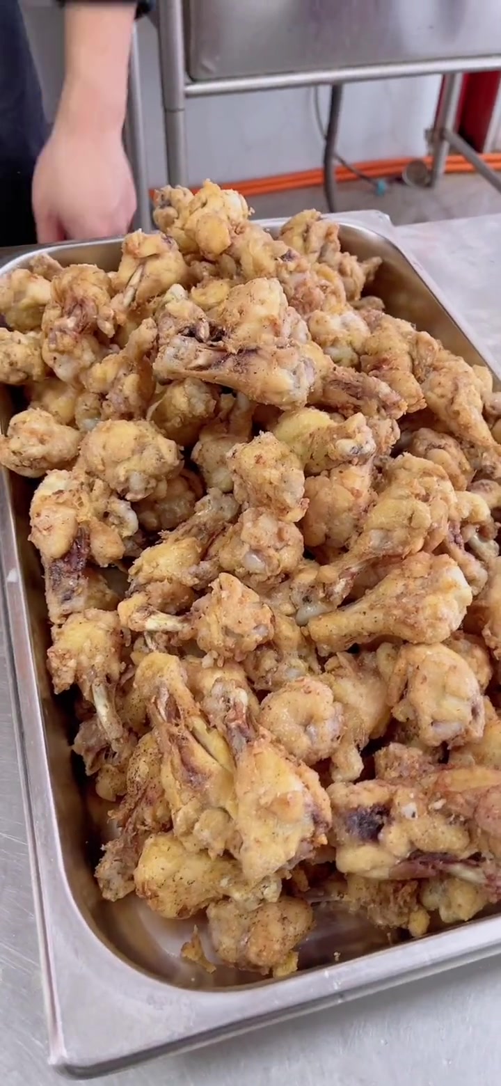 香辣小鸡腿:鸡翅根不焯水,先蒸后炸超美味!