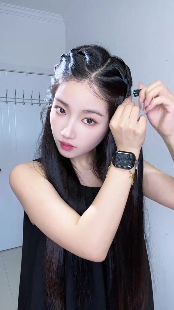 姐妹们爱拍照爱整发型的姐妹！必须去学这个纹理感满满的侧编鱼骨辫慵懒感十足超级好看