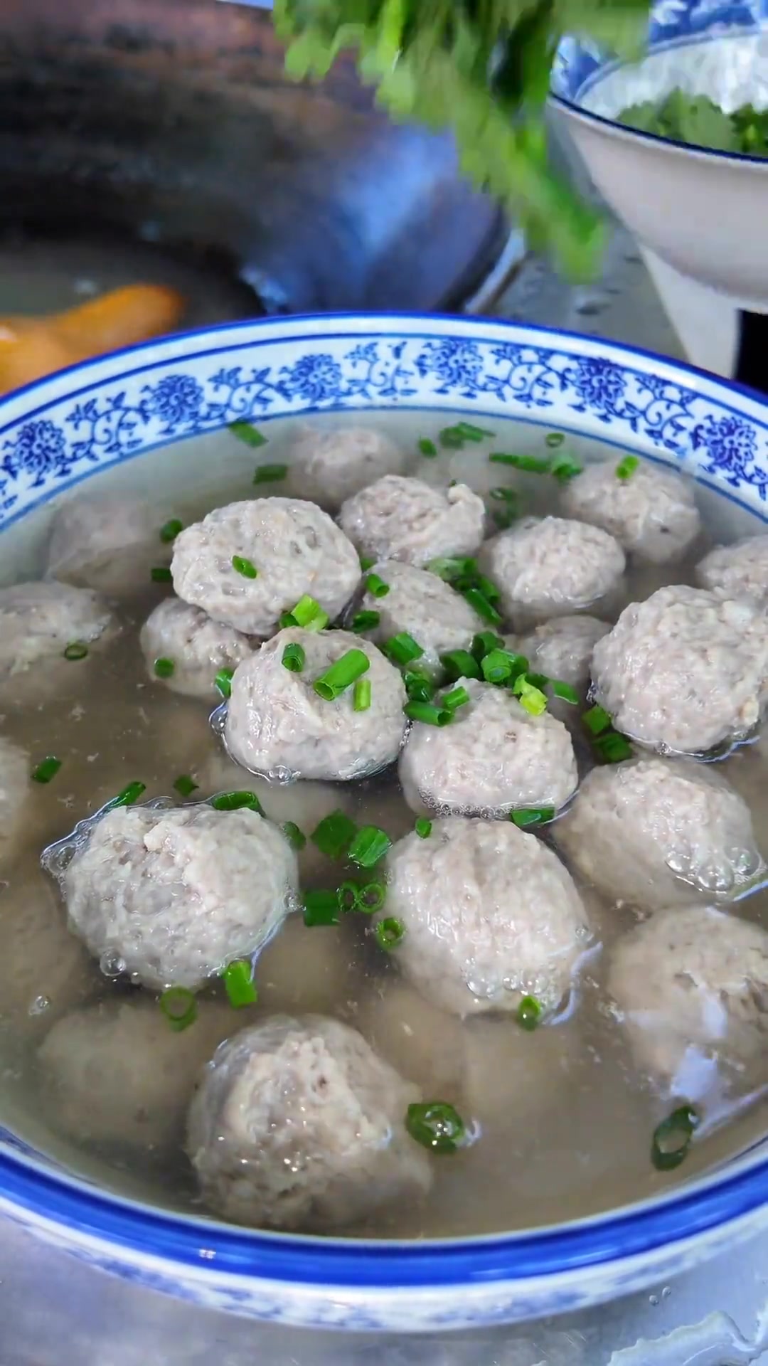 自己在家做的牛肉丸紧实又q弹，给小孩子吃也放心