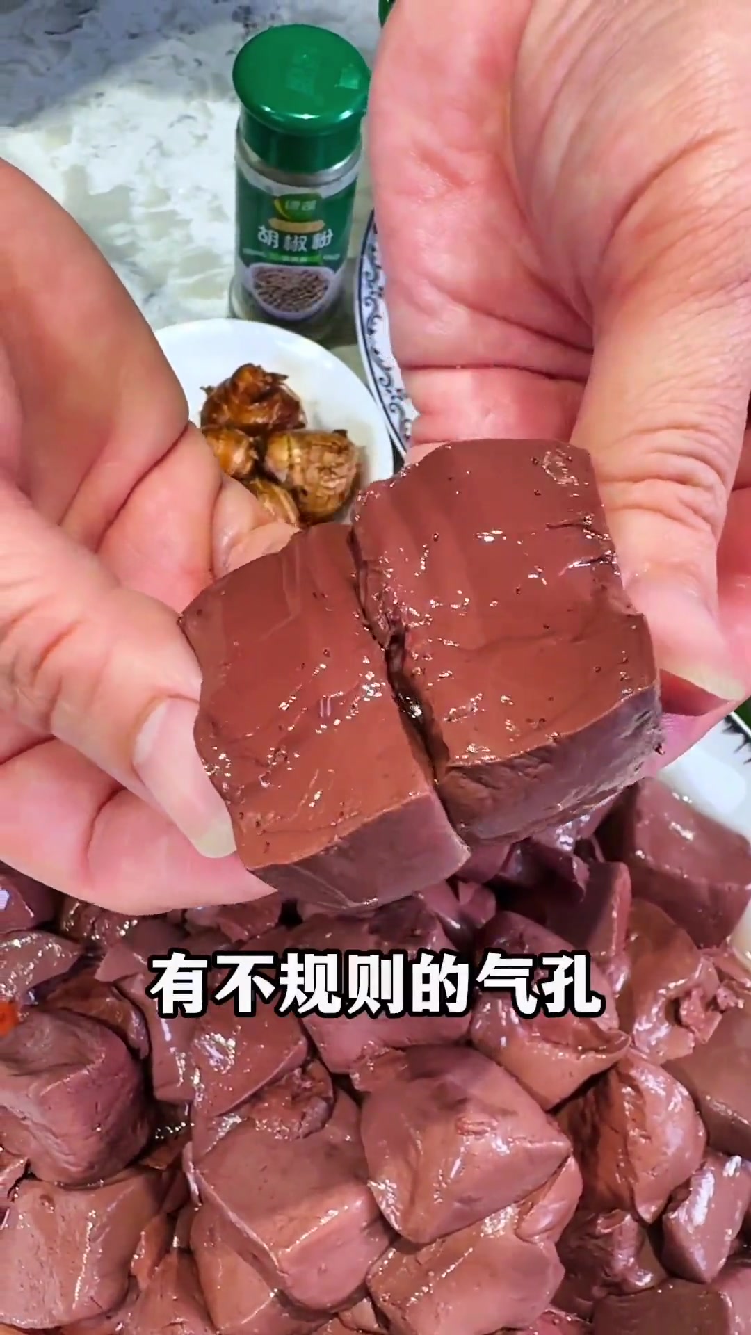 现在是吃韭菜猪红的时候，做法简单又好吃