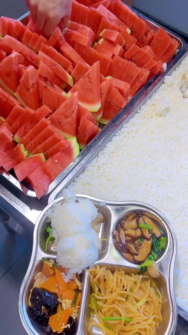 午餐超丰富教练手忙脚乱这饭吃得太香啦